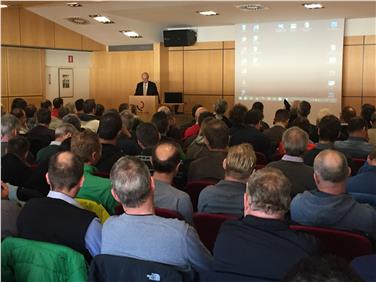 Rund 150 Teilnehmer beschäftigten sich heute beim Trinkwasser-Forum in Brixen mit der nachhaltigen Nutzung der Wasservorkommen.