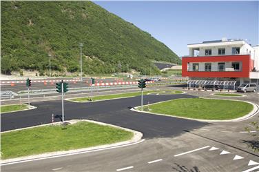 Das Fahrsicherheitszentrum Safety Park GmbH ist der STA Südtiroler Transportstrukturen AG einverleibt worden. Foto: www.provinz.bz.it/news -Arno Pertl
