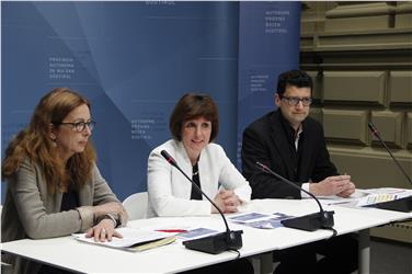 Sie stellten die Online-Umfrage vor (v.l.): Patrizia Nogler, LRin Deeg und Günter Sölva./Foto LPA rm