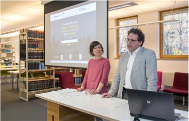 Gemeinschaftsprojekt Teßmann und Eurac: Zwei neue Suchportale für historische Zeitungen und zeitgenössische Südtiroler Texte haben heute Teßmann-Direktor Andresen und Eurac-Wissenschaftlerin Lyding vorgestellt.vorgestellt