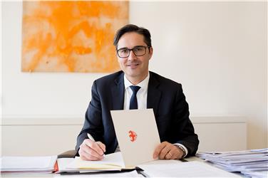 Landeshauptmann Kompatscher zum AFI-Barometer: "Die Ergebnisse sind mehr als erfreulich, nun gilt es sie auszbauen - für ein nachhaltiges Wachstum zugunsten aller Bürgerinnen und Bürger." Foto: LPA/Martina Jaider