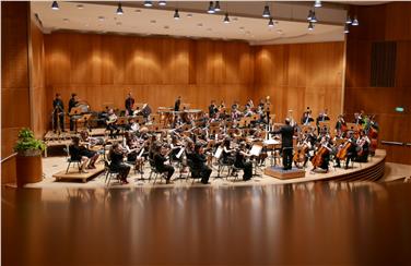Das Jugendsinfonieorchester Südtirol bei einem Auftritt 2015. Foto: Markus Perwanger
