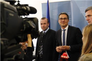 Für ein Europa ohne Binnengrenzen und für einen gemeinsamen europäischen Weg in der Flüchtlingsfrage haben sich heute in Bozen LH Kompatscher und der EU-Parlamentsfraktionschef Weber ausgesprochen - Foto: LPA/mb