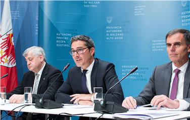 LH Kompatscher: "Es wird kein einziger Euro zu den 2,5 Millionen Euro im Jahr hinzukommen, auch nicht für Investitionen." Foto: www.provinz.bz.it/news - Th. Ohnewein