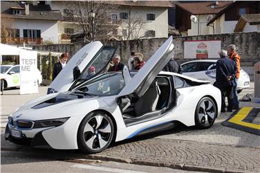 Kostenlos E-Fahrzeuge testen können Interessierte bei der "Roadshow Elektromobilität" in Brixen