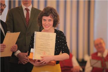 Maria Euthum holte bei der österreichischen Bundesolympiade für alte Sprachen die Silbermedaille in Griechisch.