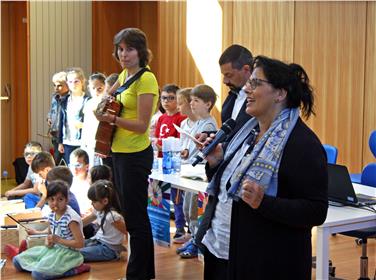 Schulamtsleiterin Nicoletta Minnei bei der Eröffnung der Tagung "Jedes Kind kann Sprachen lernen". Foto: LPA/Franco Grigoletto