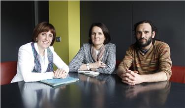 Gespräch über Anliegen der Eltern (v.l.): LRin Deeg, Sabine Fischer und Ivo Passler./Foto LPA kl