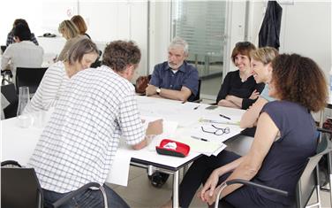 Angeregte Diskussion über die künftige Ausrichtung der Familienbildung./Foto LPA kl
