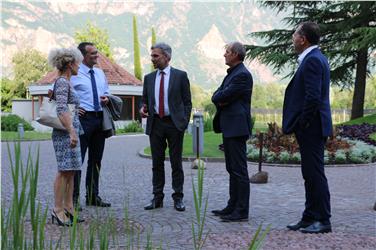 Landwirtschaft im Austausch in der Laimburg (v.li.): Thüringer Ministerin Keller mit Abteilungsleiter Ritschel, Landesrat Schuler, Abteilungsdirektor Pazeller, Gutsverwaltungsdirektor Pertoll.