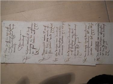 Im Archiv befinden sich unter anderem zahlreiche Pergamenturkunden und Schriftgut ab dem 12. Jahrhundert
