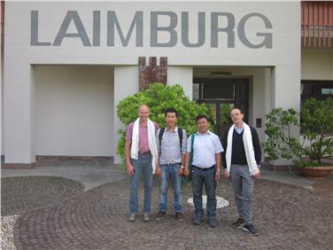 Die tibetische Delegation hat sich auch in der Laimburg Impulse geholt - Foto: LPA/Amt für Kabinettsangelegenheiten
