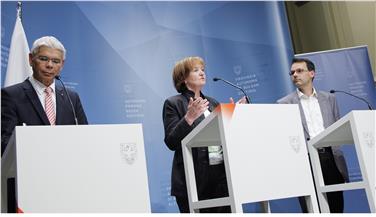 Positives vom Arbeitsmarkt konnten heute Landesrätin Stocker, Abteilungsdirektor Sinn (l.) und Stellvertreter Stefan Luther berichten - Foto: LPA/rm