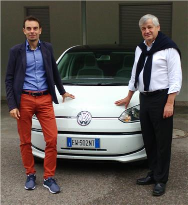 Setzen auf E-Mobilität: Koordinator der Green Mobility Harald Reiterer und LR Florian Mussner (FOTO: LPA/Margit Perathoner)