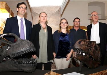 Haben die Ausstellung heute eröffnet: Museumsdirektor Vito Zingerle, Abteilungsdirektorin Karin Dalla Torre, die Kuratoren Evelyn Kustatscher und Massimo Bernardi und Roland Psenner (Vorsitzender des wissenschaftlichen Beirats).