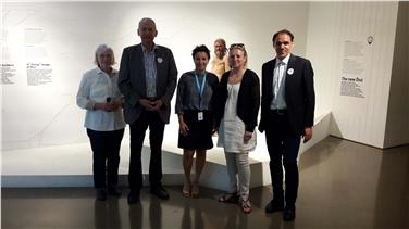 (v.r.n.l.) Stefan Planker, Direktor des Museum Ladin, Karin Dalla Torre, Direktorin der Abteilung Museen und des Betriebs Landesmuseen, Angelika Fleckinger, Direktorin des Archäologiemuseums, ICOM-Präsident Hans Martin Hinz und seine Frau Hella