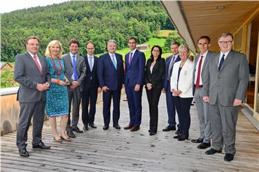Die Regierungschef der Arge Alp sind heute in Bezau in Vorarlberg zu ihrer jährlichen Konferenz zusammengetroffen, für Südtirol nahm LH-Stellvertreter Theiner an der Konferenz teil - Foto: Landespressestelle Vorarlberg