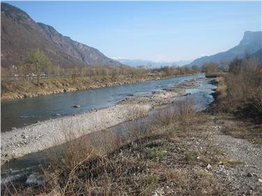 Um im Krisenfall gewappnet zu sein, sollen die Wasserressourcen noch besser überwacht werden. Im Bild die Etsch.