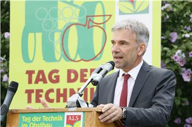 LR Arnold Schuler eröffnete den Tag der Technik in Sinich. Foto: LPA.