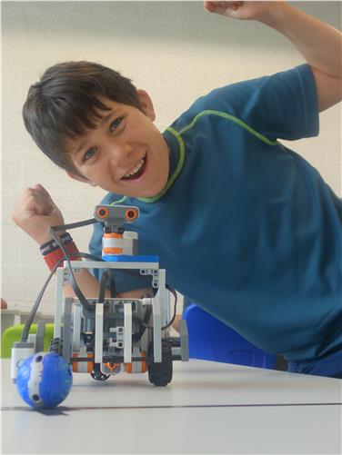 Der Roboterbau erwies sich als eine knifflige Angelegenheit, führte aber schlussendlich doch zum Erfolg. Foto: Elisabeth Baur