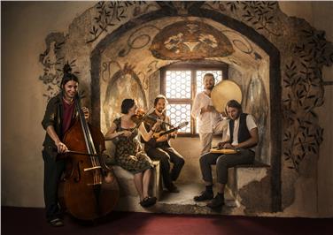 Das Quintett „Opas Diandl“ eröffnet am 23. Juli die beliebte Konzertreihe „Musik im Bergbaumuseum“ (FOTO: www.steffen-jaenicke.de)