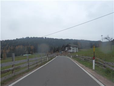 Die Landesstraße bei Schl/Vöran wird von vier auf sechs Meter verbreitert (FOTO:LPA)