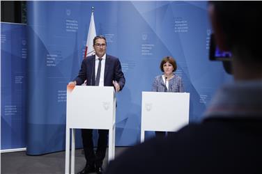 Landeshauptmann Kompatscher und Landesrätin Deeg bei der heutigen Pressekonferenz im Anschluss an die Regierungssitzung - Foto: LPA/Karin Leiter