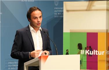 Kulturlandesrat Philipp Achammer stellte heute die neuen Kriterien für die Kulturförderung vor. Foto: LPA/Ingo Dejaco