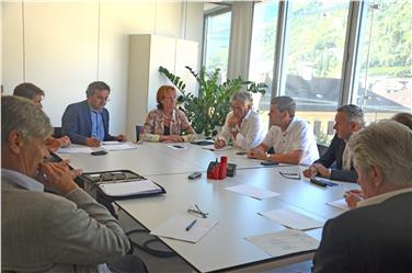 LRin Stocker hat unlängst die Präsidenten der Bezirksgemeinschaften und den Bürgermeister der Stadt Bozen eingeladen, um die aktuelle Flüchtlingssituation zu besprechen