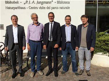 Ziel des Treffens war es für LH Kompatscher, die speziellen Anliegen des Tauferer-Ahrntals zu erfahren, um bei Möglichkeit geeignete Maßnahemen zu ergreifen. Foto: LPA
