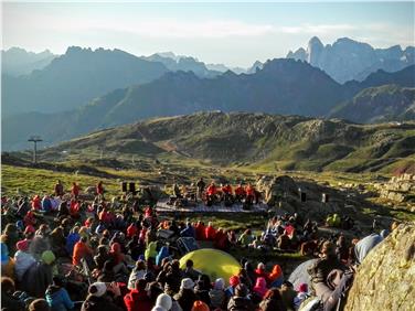 THe Sounds of the Dolomites nennt sich eine Konzertreihe hinter beeindruckender Kulisse. Foto: Euregio