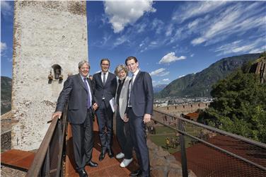 Hausherr Reinhold Messner mit LH Kompatscher und den Ministern Kurz und Gentiloni. Foto: LPA/ O. Verant