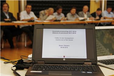 Es gilt den Spagat zu meistern zwischen steigenden Kosten und sinkenden verwendbarem Haushalt. Foto: LPA/mb