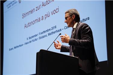 LH Arno Kompatscher erwartet sich vom Staat mehr loyale Zusammenarbeit. Foto: LPA/rm