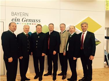(v.re.) LR Schuler, Landesräte Hiegelsberger (Oberösterreich), Pernkopf (Niederösterreich), österreichischer Bundesminister Rupprechter, bayerischer Staatminister Brunner, Landesräte Seitinger (Steiermark), Geisler (Tirol).