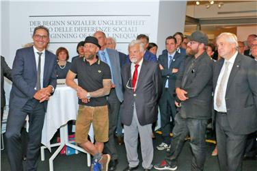 Empfang von LH Kompatscher und LR Mussner zum zum 25. Jahrestag der Auffindung des Ötzi im Archäologiemuseum (FOTO: Roman Clara - www.provinz.bz.it/news)