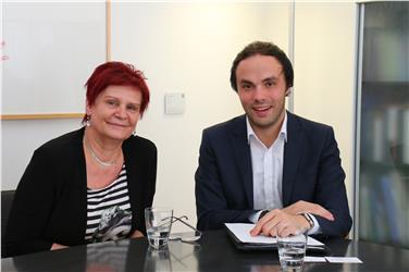 Die Thüringer Ministerin für Bildung, Jugend und Sport, Birgit Klaubert (l.) und Landesrat Philipp Achammer. Foto: LPA