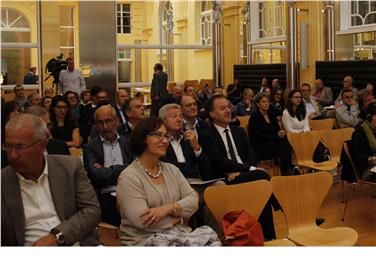 Um das "Leistbare Wohnen" in der Euregio ging es heute auf einer Tagung in Bozen - Foto: LPA/Lidia Canins