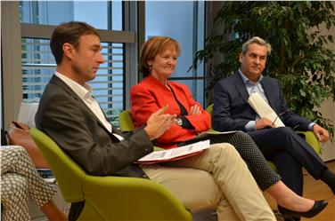 Bei einem Mediengespräch im Vorfeld der Tagung erläuterten Georg Marckmann, Martha Stocker und Herbert Heidegger (v.l.n.r.) das Prinzip der Angemessenheit.
