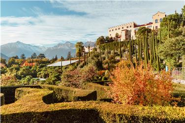 Bunte Farben und ein breitgefächertes Programm warten in diesen Herbstwochen auf die Besucherinnen und Besucher der Gärten von Schloss Trauttmansdorff in Meran. Foto: LPA/Gärten von Schloss Trauttmansdorff