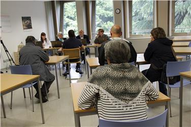 Die Simulation einer mündlichen Prüfung beim Event Kompakt-Info. Foto: LPA/ Dienststelle Zwei- / Dreisprachigkeitsprüfung