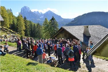 Gut angekommen sind bei den vielen Besuchern die hauskundlichen Führungen im Peza-Hof in St. Jakob bei St. Ulrich. (Foto: Museum Gherdëina, Flavio Prinoth)