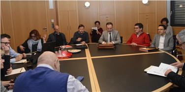 Thema des Gesprächs war, wie die EEVE in Zukunft für Ansuchen um gefördertes Wohnen herangezogen werden kann. (Foto: LPA/M.Diquirico)