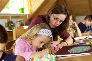 Mehr Praxis in der Ausbildung von Kindergärtnerinnen und Grundschullehrpersonen: Die Landesregierung hat heute der neuen Bildungsordnung zugestimmt - Foto: LPA