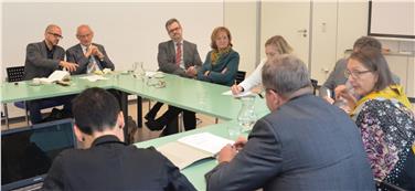 Bei einem Treffen am heutigen Mittwoch in Bozen tauschten sich die Gesundheits- und Soziallandesräte der Europaregion Tirol-Südtirol-Trentino aus.