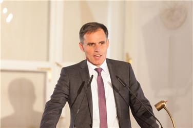 Landesrat Theiner bei der heutigen Eröffnungsveranstaltung des österreichischen Alpenkonventions-Vorsitzes in Salzburg - Foto: Land Salzburg/Robert Strasser
