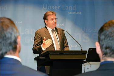 LH Günther Platter (Tirol) begrüßt die Teilnehmer der ersten EUSALP-Mobilitätskonferenz in Innsbruck (FOTO: Fabio Gobbato - www.provinz.bz.it/news)