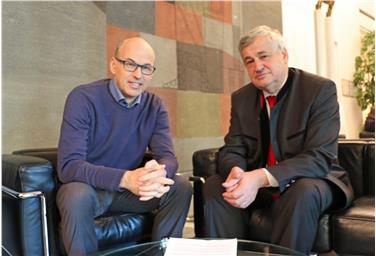 Nachhaltige Mobilität ausbauen: Der neu ernannte Direktor der Landesabteilung Mobilität Günther Burger im Gespräch mit LR Florian Mussner (FOTO: Angelika Schrott - www.provinz.bz.it/news)