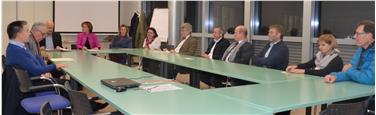 Die Betreuung von psychisch kranken Menschen in Seniorenwohnheimen ist zukünftig durch ein Einvernehmensprotokoll zwischen dem Südtiroler Sanitätsbetrieb, dem Verband der Seniorenwohnheime und den Bezirksgemeinschaften geregelt.