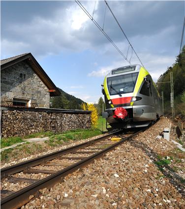 Die direkte Anbindung der Pustertaler Bahnlinie (im Bild) an die Brennerbahnlinie soll über die Riggertalschleife möglich werden (FOTO: LPA)